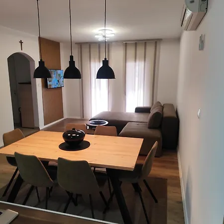 Sanadrija 200 M Od Mora Mali Drvenik