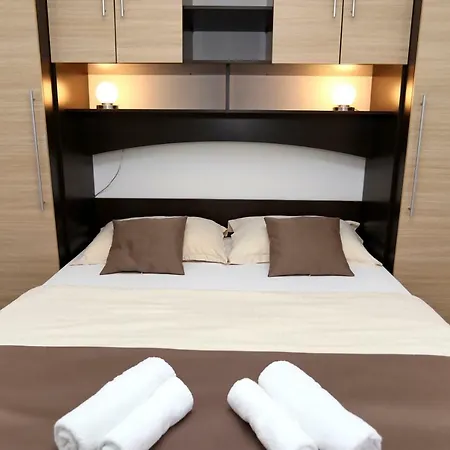 Sanadrija 200 M Od Mora *